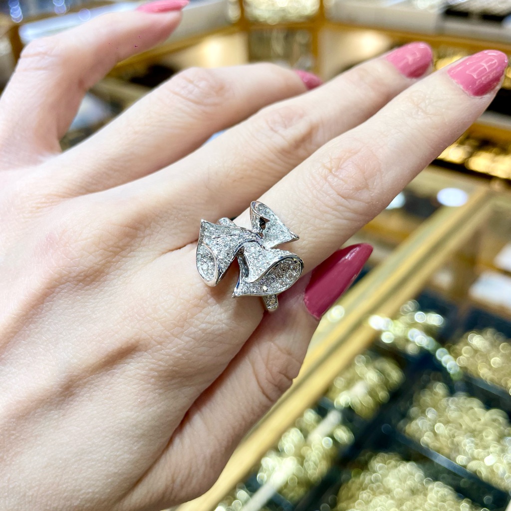 Diamonds Ring